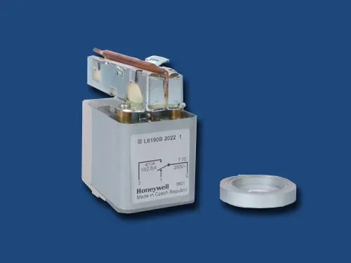 Temperature Switches:Temperature Switches offered provide suitability for precision managing of temperature while protecting safety against over-temperature situations. These come with action temperature of 20~180 as per the client demands as well as reset temperature that us 20C lower than action temperature. Some of its features include rated voltage of DC24V/AC120V, rated current of 2A, 3A, 6A; suitable to be used for temperature sensors, provide for optimum temperature control and choice of OEM specifications as per the demands of the customers.Highlighting properties :Light weightSlim structureElegant designsHigh thermal resistance