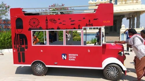 MAXI LONDON BUS, ITS MINIATURE COPY OF THE NOSTALGIC BUS IN LONDON,OUR PROFESSIONALLY PRODUCED BODY IS MADE OF IRON METAL SHEET AND THE CHASSIS PART IS MADE OF METAL CONSTRUCTION.THE BUS IS MADE FROM ENVIRONMENTALLY FRIENDLY ,DURABLE MATERIALS THAT IS HARMLESS TO CHILDREN'S HEALTH .THIS BUS HAS LED LIGHTS ANIMATION,POWERFUL SPEAKERS AND MP3 PLAYER . DESIGNED FOR CHILDREN AND FAMILY RIDE,THIS BUS CAN BE USED ANYWHERE OFF ROAD SUCH AS SHOPPING MALL,AMUSEMENT PARK,WATER PARK, ZOO,PARK,SCHOOL AND ALL PRIVATE PROPERTY.IT IS PRODUCT THAT CHILDREN CAN HAVE AN UNFORGETTABLE TIME WITH THEIR PARENTS.