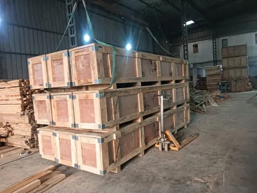 Strong • Durable • Export QualityApplications:• Industrial Packaging• Machinery & Equipment Packing• Export Packaging• Heavy-Duty Material Packing• Custom Size Wooden BoxesFeatures:• Premium Plywood & Pine Wood• Strong & Durable Construction• Custom Design & Size Available• Suitable for Export & Industrial Use• ISPM-15 Heat Treatment Facility Available