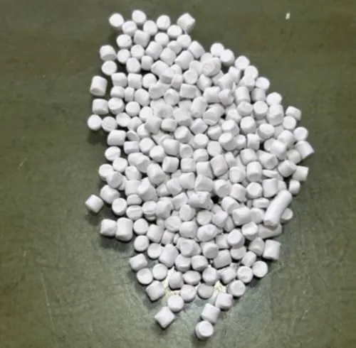 Datarcolour's Super White LLDPE Masterbatch is a high-concentration titanium dioxide (TiO₂) color concentrate carried in linear low-density polyethylene resin, engineered to deliver bright, uniform whiteness, superior opacity, and excellent dispersion across a wide range of polyethylene film and molded products. It is widely used by plastics converters, packaging manufacturers, and film producers who need consistent, cost-effective whitening without compromising mechanical strength or processability.Datarcolour manufactures color and functional masterbatches with strict quality control, stable batch-to-batch consistency, and technical support for custom whiteness levels, carrier resins, and additive combinations tailored to customer specifications