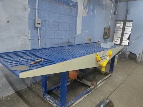 Maximize your production throughput with our state-of-the-art concrete paver block making machines. Engineered specifically for heavy-duty industrial applications, our machinery integrates advanced hydraulic pressure and dual-axis vibration technology to deliver flawless compaction and exceptional tensile strength.