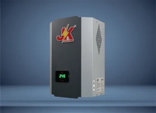 JK KAT 2000 GT PRO : 20 KVA     Rated Current Capacity  :   50 Amp.    Opera ng Range: 140-320 V AC.    OUT PUT VOLTAGE : 220 TO 245 V AC ( +-5%)    Rated Residual Opera ng Time : 15 Sec SPECIAL FEATURES OF PRODUCT :    HIGH & LOW VOLTAGE PROTECTION (Equipment  Safety),     LATEST Microcontroller Based Circuit.    THERMAL ( OVER HET ) PROTECTION.    INBUILT TIMER DELAY RELAY ( TDR ).    OVER LOAD ( OVER AMP ) PROTECTION.         SALVER COT NOD RELAY.    SMART LED DISPLAY.    Degree of Protec on=IP 20,    Built In 40A Copper Conduc ve Connector Block,     Corrosion Proof Coated Metal Cabinet.    USE IN FARM , FARM HOUSE , HOTEL , ALL AGRICULTURE AREA